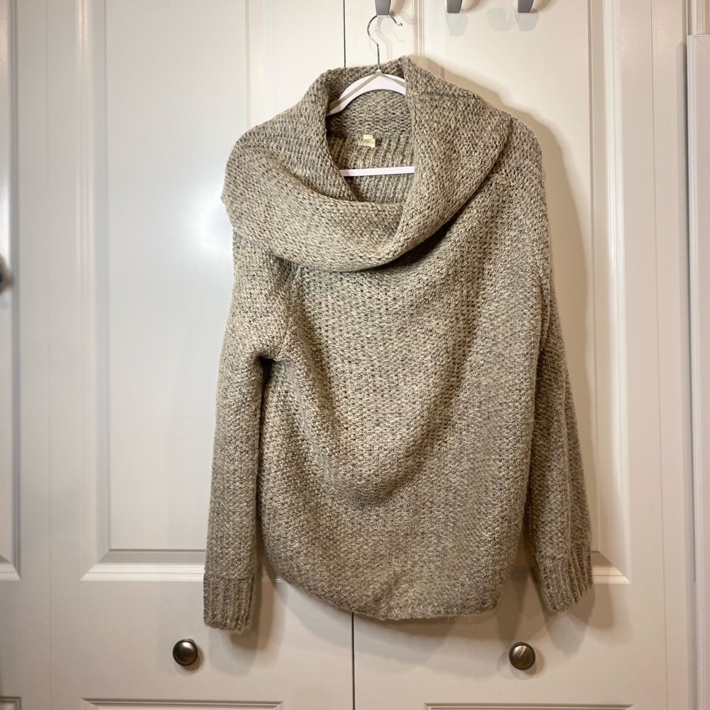 Medium large knitted sweater